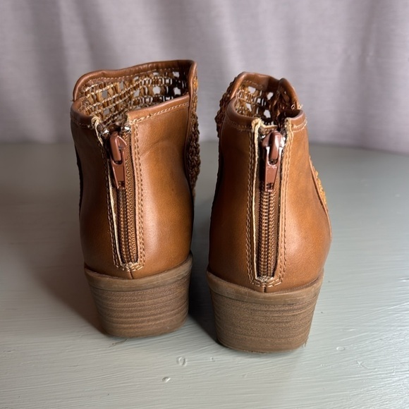DOLCE VITA WOVEN RATTAN BOOTS (8) - Picture 3 of 7